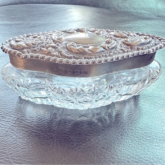 Small Antique Cut Crystal and Sterling Silver Oval Shaped Box, 1903 - Picture 2 of 6